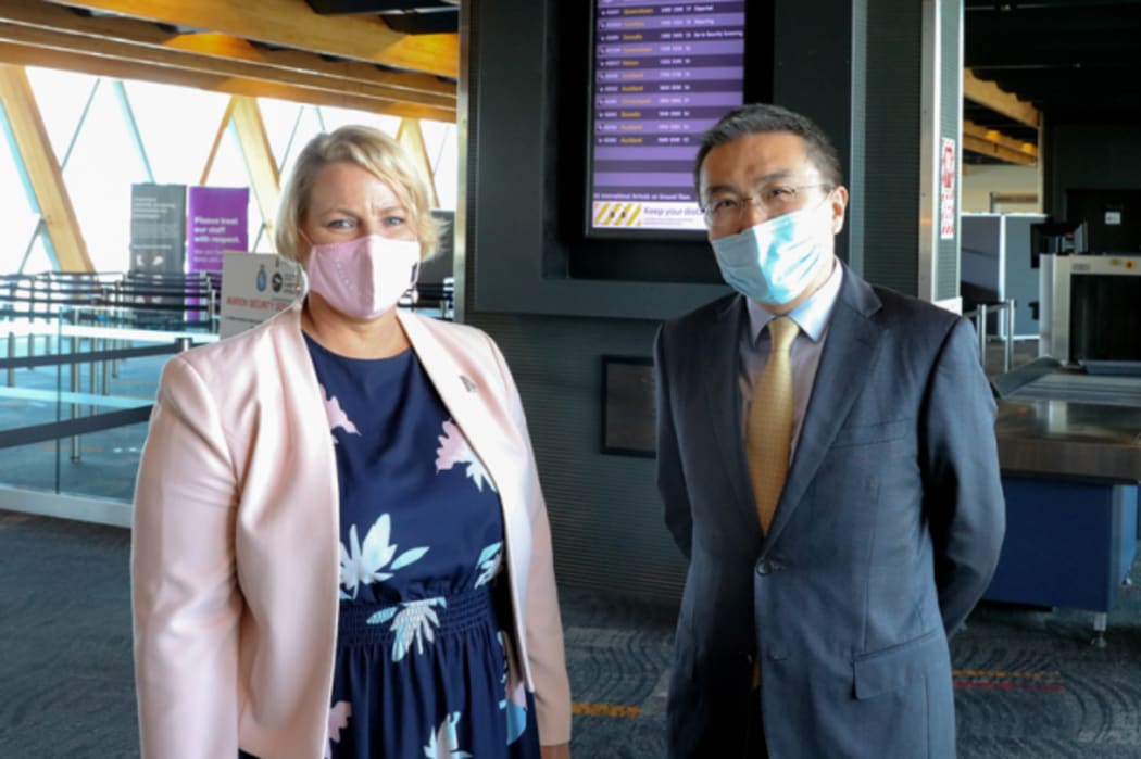 The new Chinese ambassador Wang Xiaolong (right) and Ministry of Foreign Affairs and Trade acting chief of protocol Lisa White at Wellington Airport.