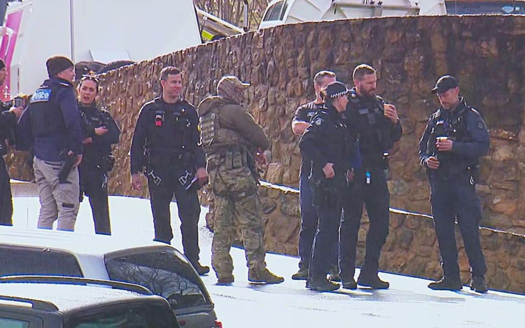 Police maintain an active presence in the Porepunkah area. (ABC News)
