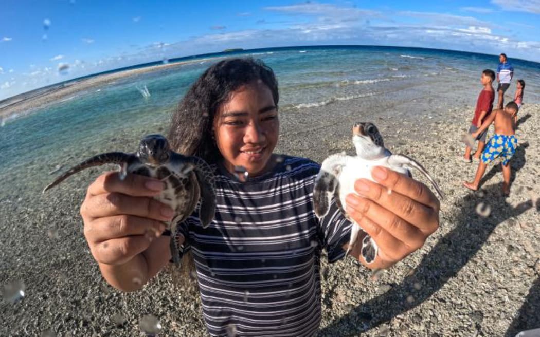 Manea Pasilio with "Popo" and "Uto".