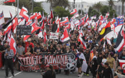 The Hīkoi mō te Tiriti passes through Wainui Road, Gisborne.