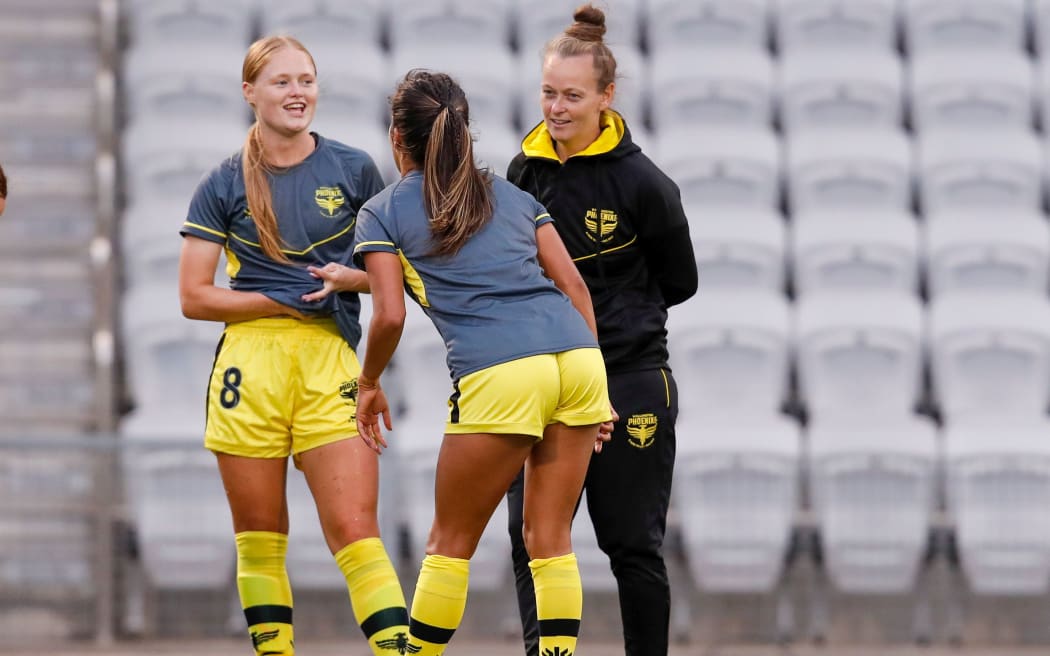 Gemma Lewis, coach of the Phoenix talks to Grace Wisnewski and Grace Jale.