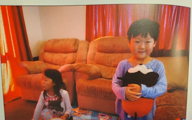 The children Yuna Jo (left) and Minu Jo (right).