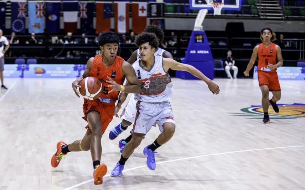 Tamilo Ah-Hing playing for Tonga at the FIBA U15 Oceania Cup.