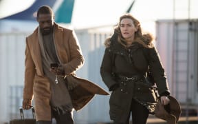 Idris Elba and Kate Winslet in The Mountain Between Us