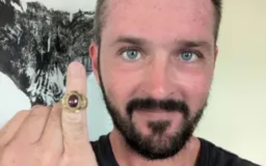 Diver Alex Davis shows Morgan Perigo's long-missing graduation ring.