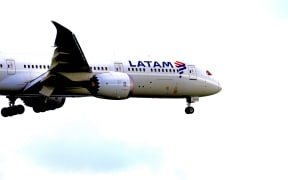 A LATAM place landing at Auckland International Airport.