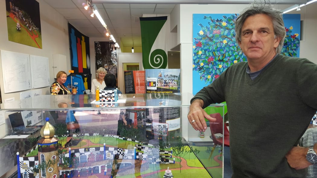 Andrew Garratt and the Hundertwasser  model . volunteers in background.