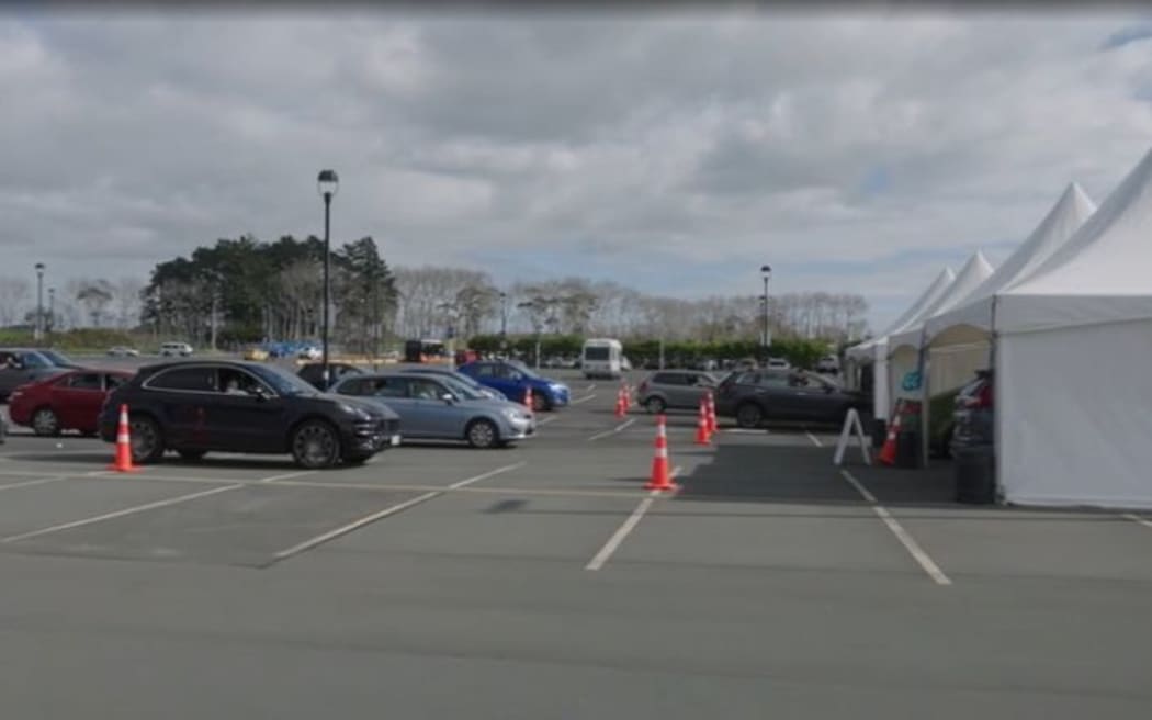 Cars line up for the first day of the country's largest drive-through vaccination centre at the Park and Ride at Auckland Airport on 22 August 2021