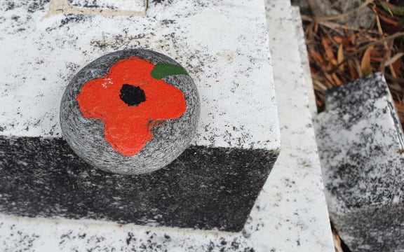 An ANZAC poppy stone made by the children from the Matakana school.