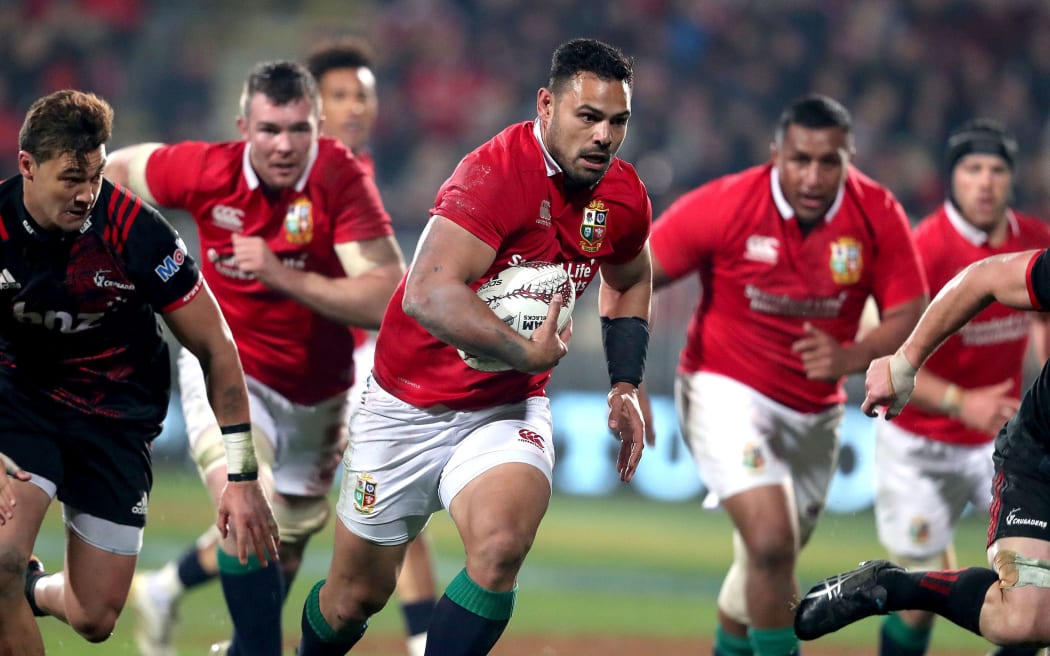 Ben Te'o makes a break for the Lions