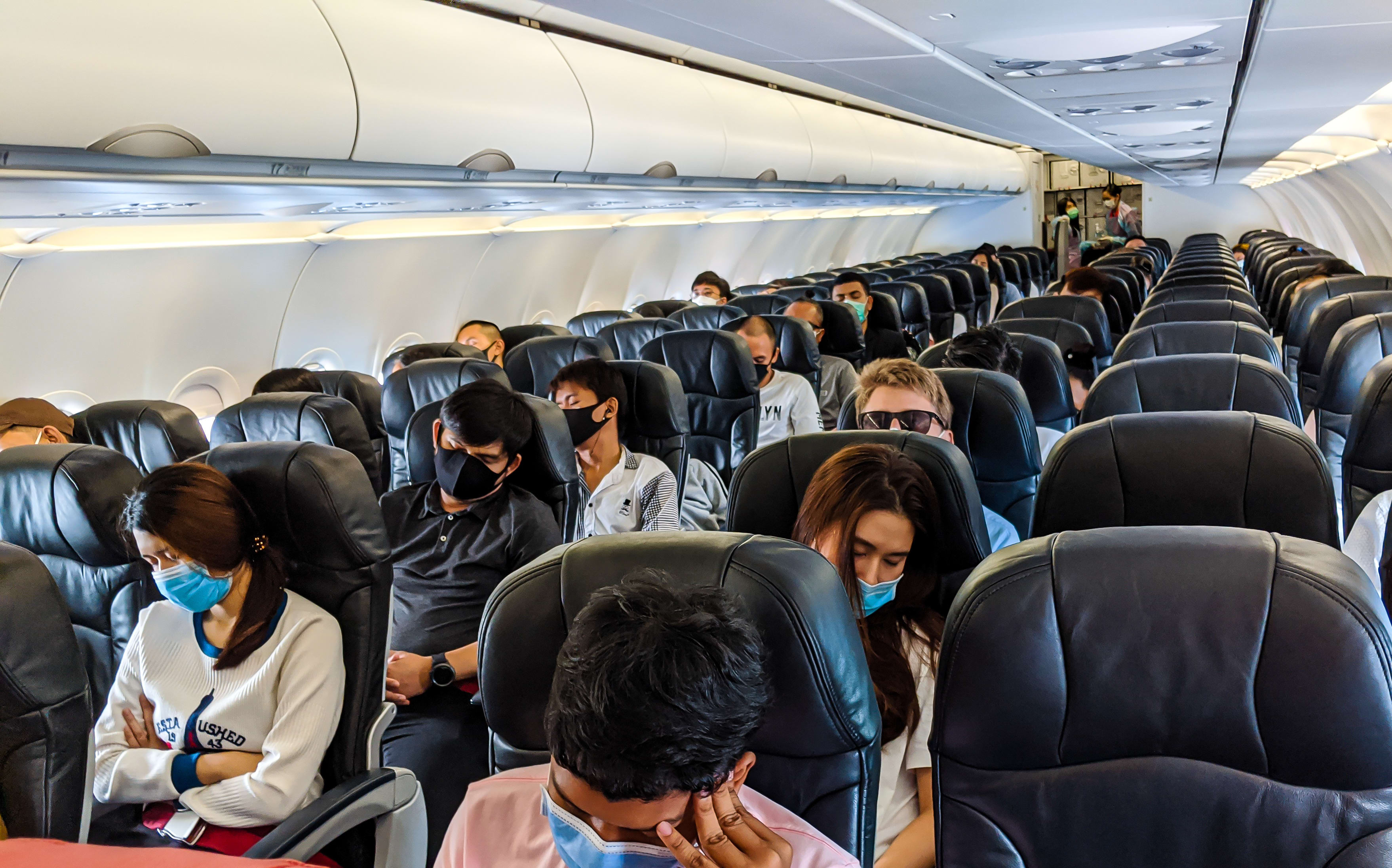 Passengers on board a plane with masks.