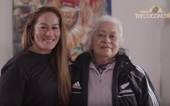 Fiao'o Fa'amausili (L) and her Mum.