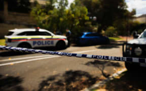 A heavy police presence in Mosman Park after a suspected murder-suicide.  (ABC News: Keane Bourke)