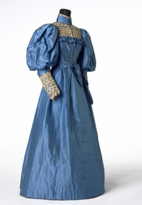Silk wedding dress, 1894. Te Papa. Gift of Miss C Rothwell, 1982.