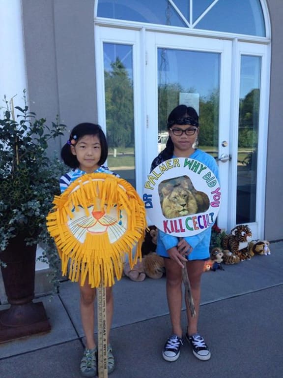 Hayley Hoppe's two daughters protesting outside Walter Palmer's office.