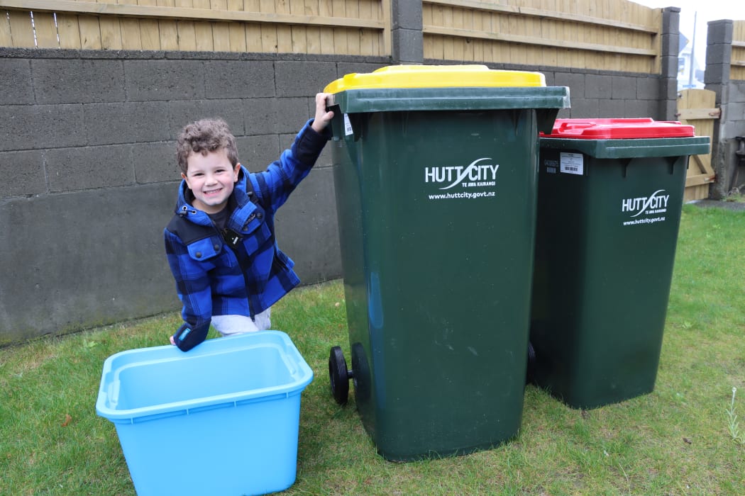 Frankie sorts out the recycling, not only at his own house - but at his neighbours' too