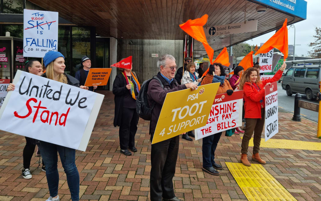 Council and library staff rally in Nelson
