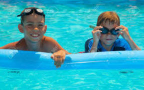 kids swiming