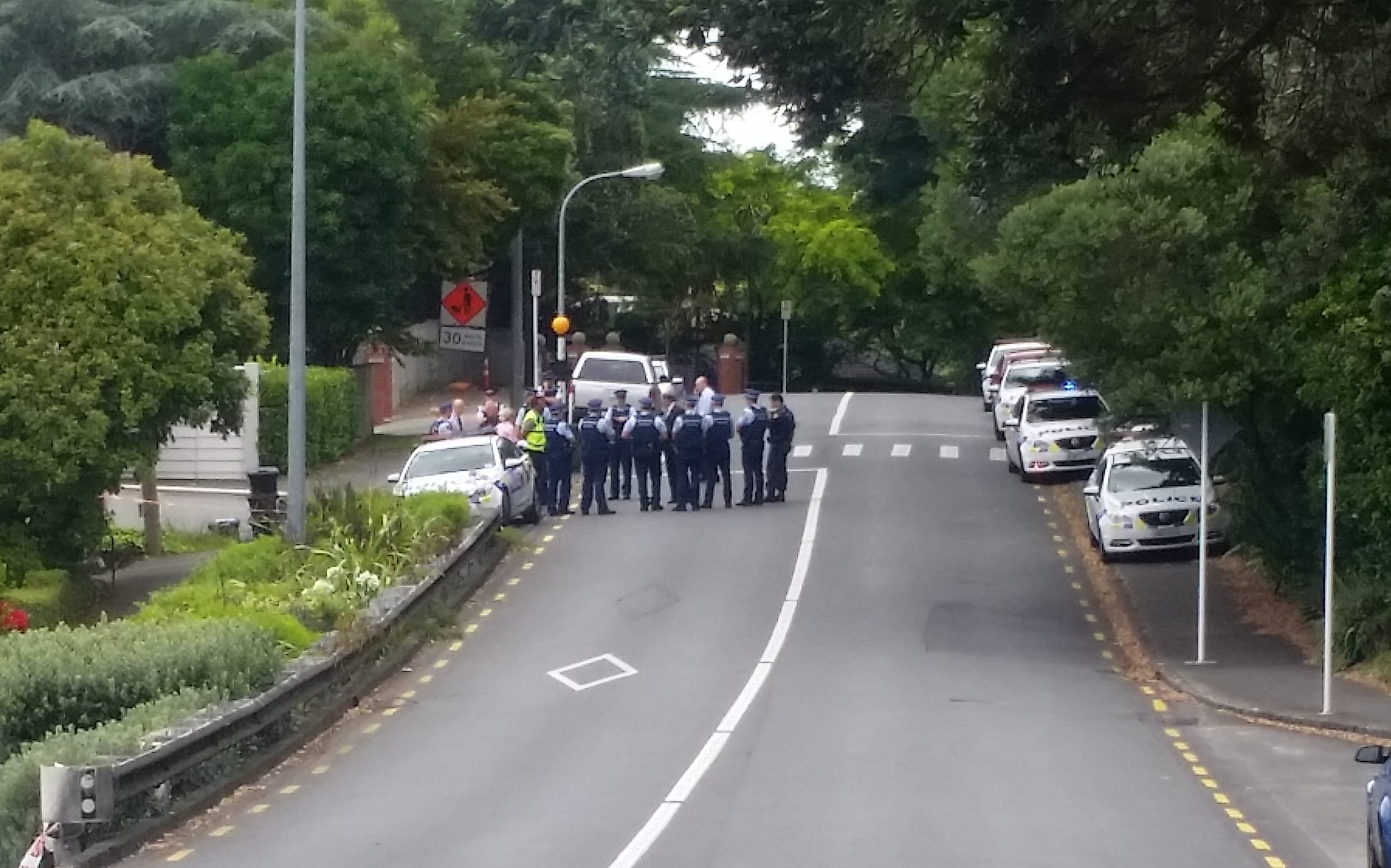 Police presence on Shore Rd, Remuera