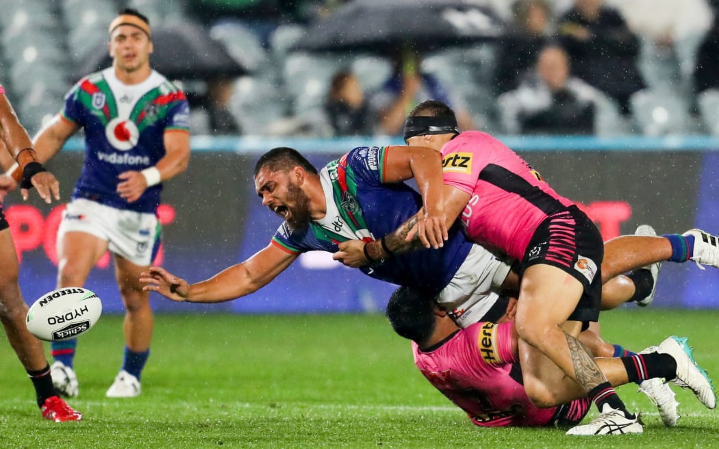 Isaiah Papali'i is tackled and loses the ball. Vodafone Warriors v Penrith Panthers. NRL Rugby League, Central Coast Stadium, Central Coast, NSW, Australia.