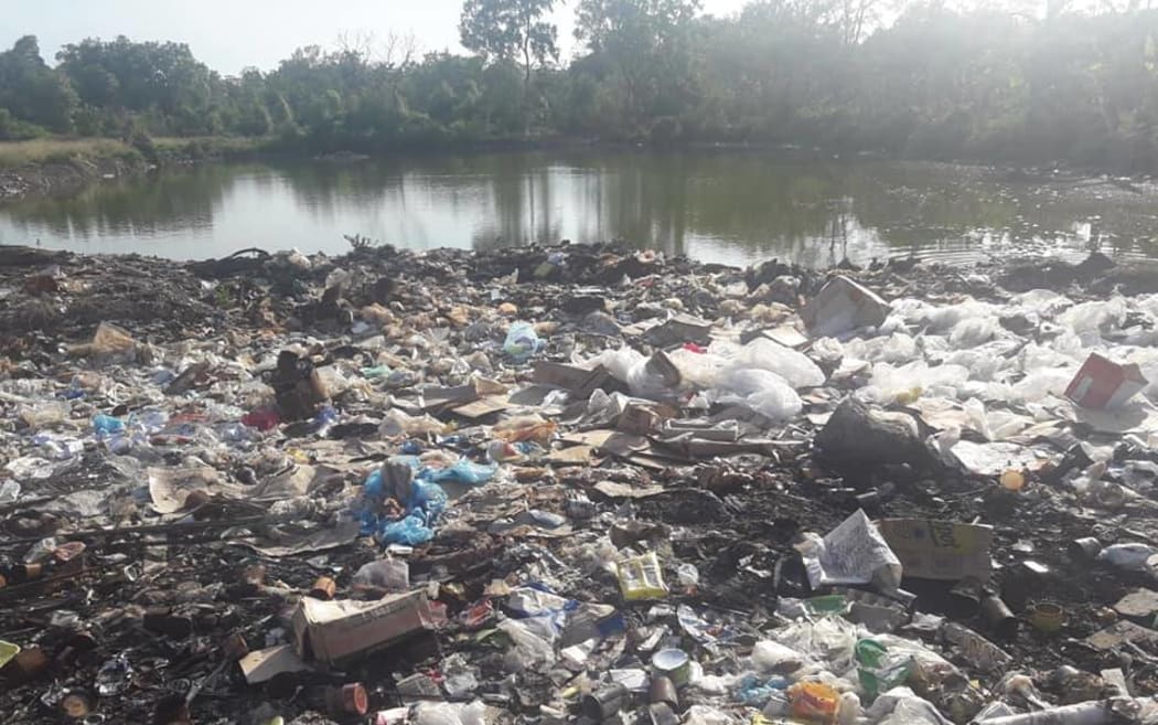 Rubbish in Daru.