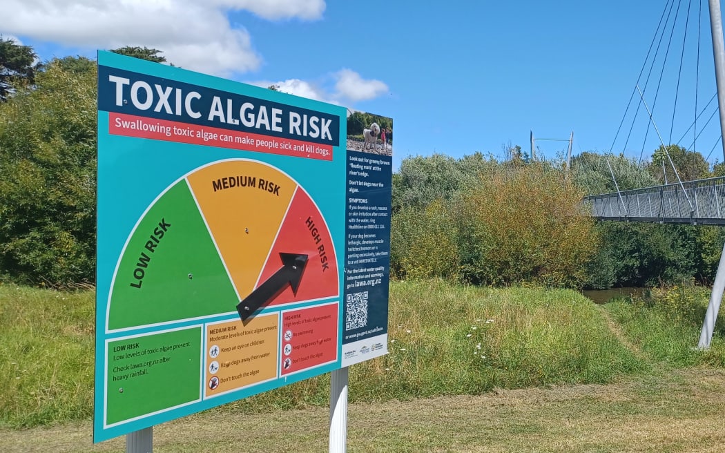Warnings of toxic algae in the Waikanae River in Kāpiti.