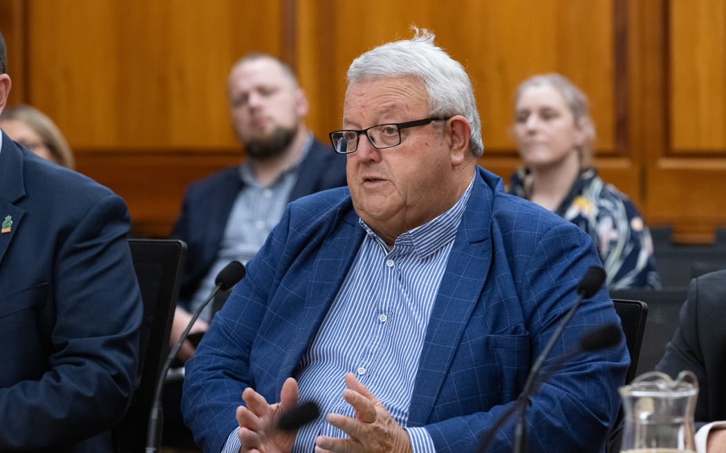 Speaker Gerry Brownlee in select committee.