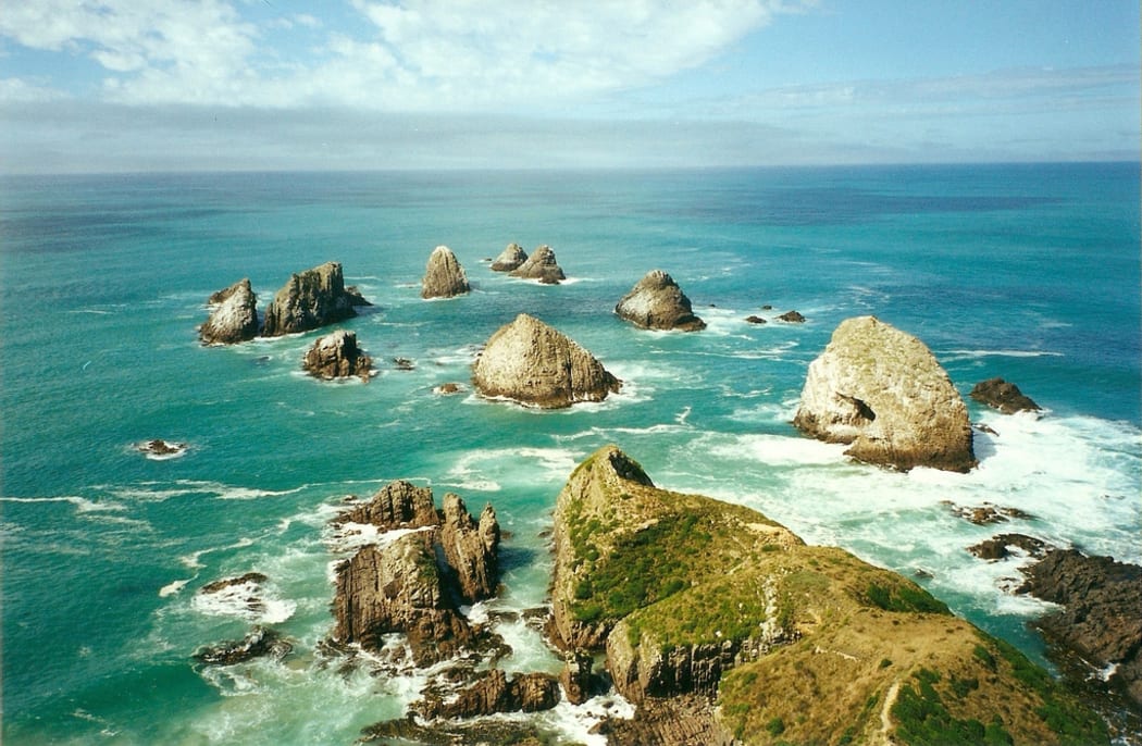 Amy carried out the Percy Redwood scam at Nugget Point, at the Northern tip of the Catlins Coast