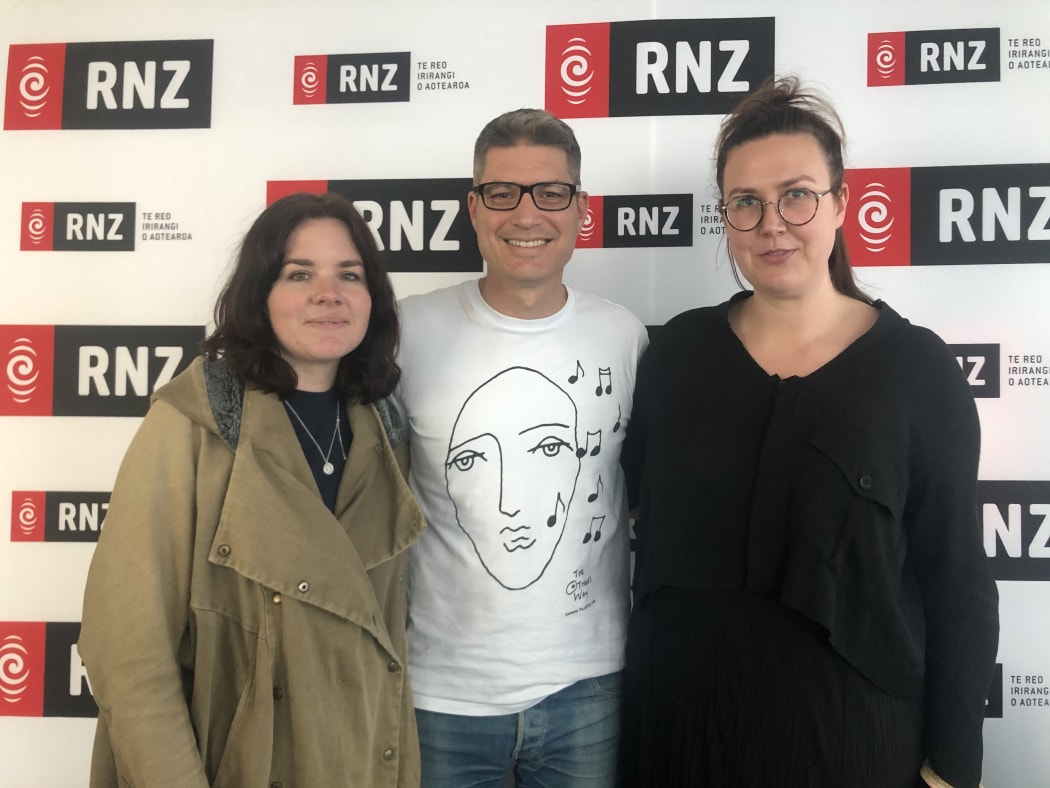 Jesse Mulligan with Hollie Fullbrook and Nadia Reid