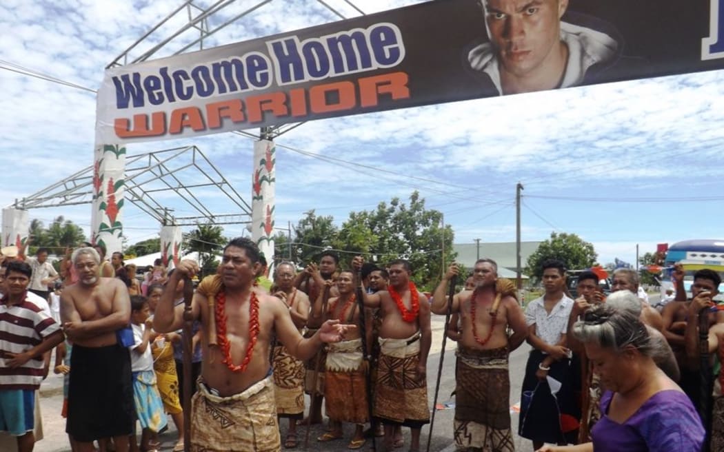 Leauvaa matais welcome Parker to their village