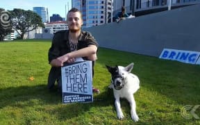 NZers want govt to help Manus Island refugees but urge Australia to step up too