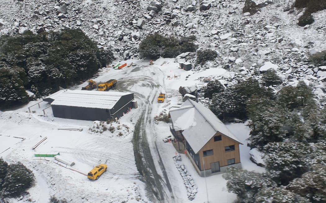 Maintain the alpine highway to Milford Sound