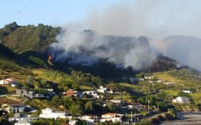 A bush fire is threatening homes around Shipwreck Bay.