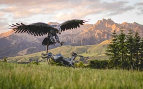 No Escape Eagle: 2m tall, 3.3m wingspan Hare: 65cm tall and 140cm long Plinth included

Corten steel
2024