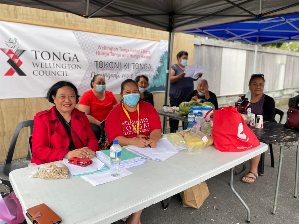 (L) The General Manager of the Council, Tae Moala-Mafi Tu'inukuafe