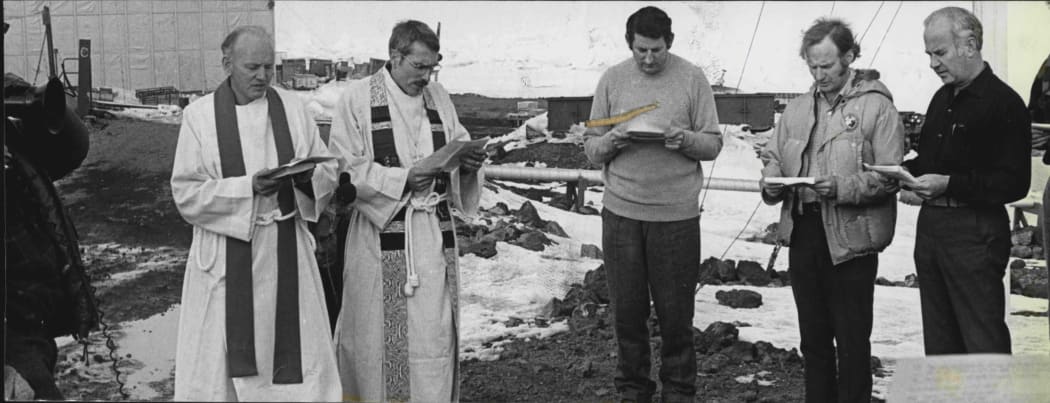 The memorial service at Scott Base for victims of the Air New Zealand DC10 disaster. December 04, 1979. (Photo by Fairfax Media NZ)