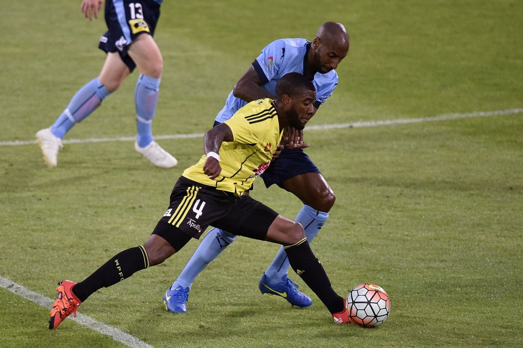 Roly Bonevacia (left) of the Phoenix fights for possession with Mickael Tavares of Sydney FC.