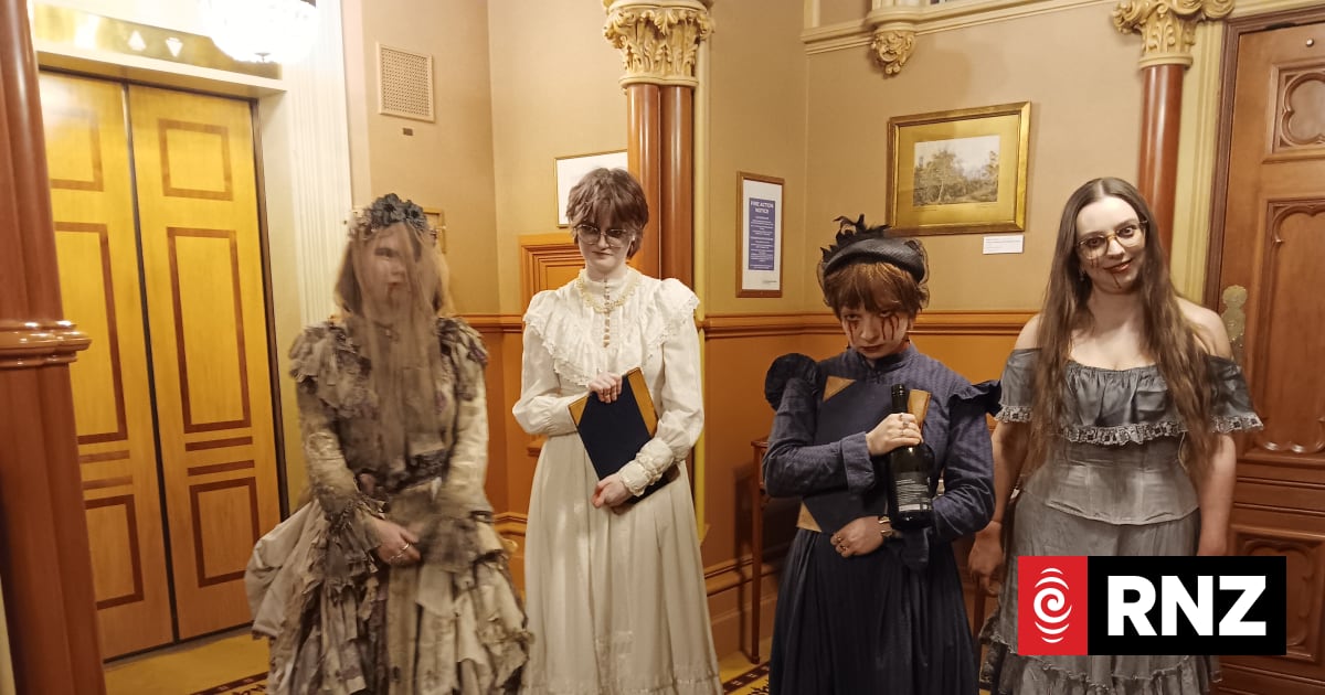 Freaky tour conjuring up the ghosts of Parliament