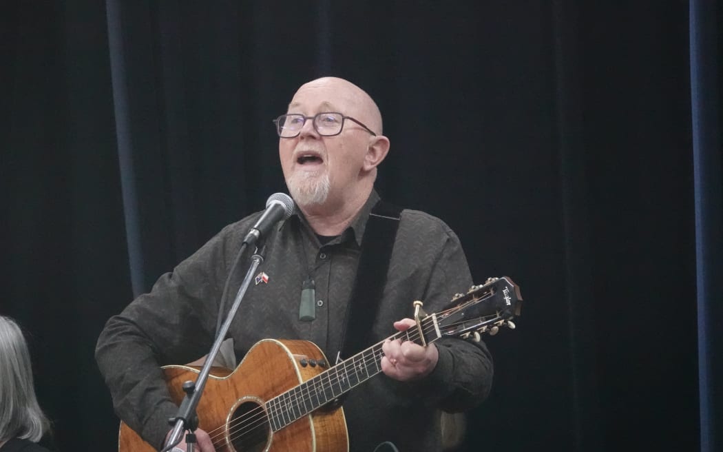 Dave Dobbyn sang the Kiwi classic 'Welcome Home' at an afternoon concert for the Polish children.