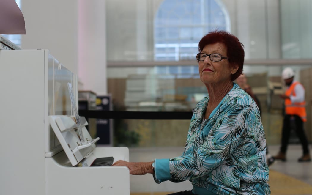 Lorraine playing the piano in Britomart train station