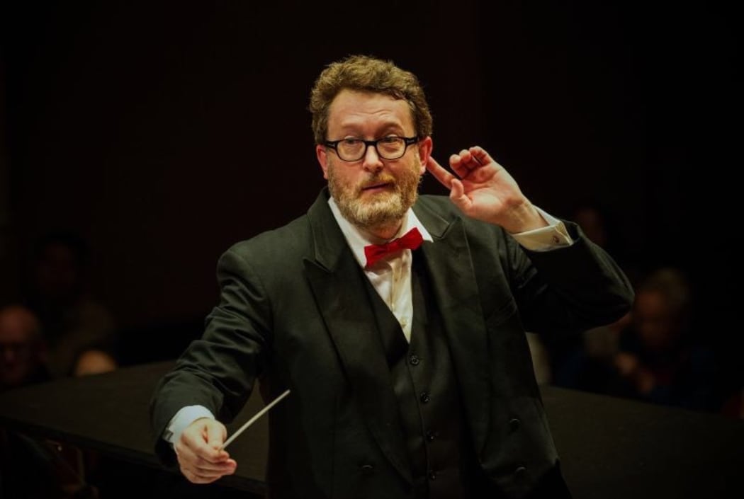 Peter Thomas conducting