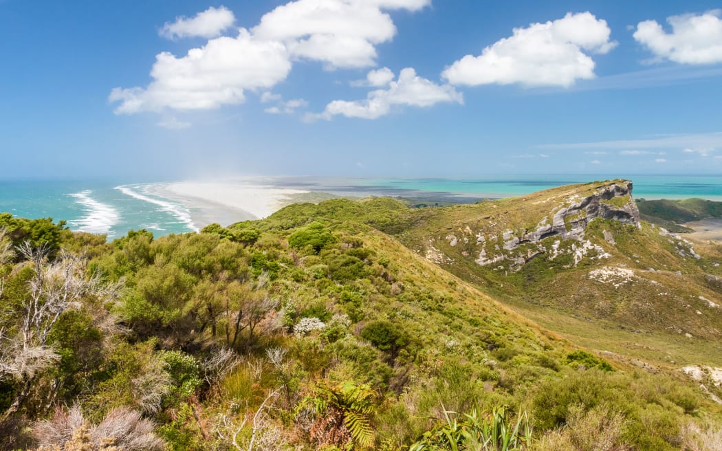 Farewell Spit, inside/outside beaches, Golden Bay.