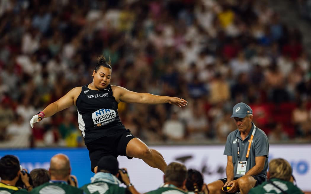 Maddi Wesche launched the New Zealand bid at the 2024 World Athletics Indoor Championships in style by setting a lifetime best of 19.62m to finish fourth.
