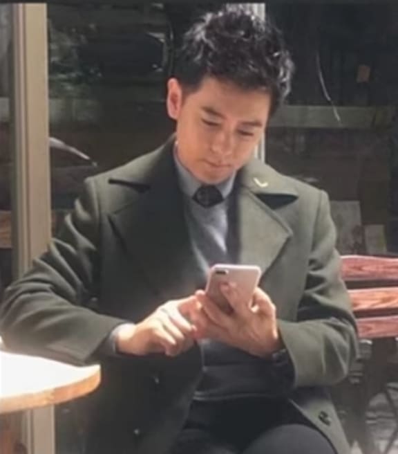 Taiwanese celeb Jimmy Lin shows off the phone before its release.