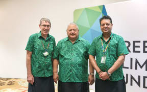 Samoa Prime Minister Tuilaepa Sailele Malielegaoi flanked by GCF Board Meeting Co-chairs (L) Ewen McDonald of Australia and (R) Zahir Fakeer of South Africa.
