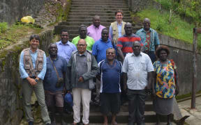 Bougainville referendum roadshow meets with Me'ekamui. This group includes President John Momis and the UN Resident Co-ordinator, Gianluca Rampolla