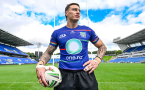 Fullback Charnze Nicoll-Klokstad poses for a photo at a Warriors media session announcing his re-signing until 2027.