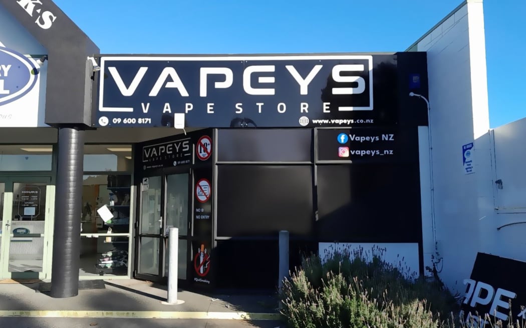 A Vapeys store in Whangaparāoa.