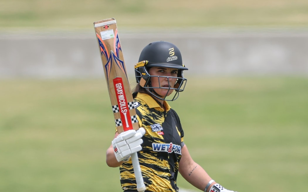 Wellington Blaze's Melie Kerr brings up her 50.