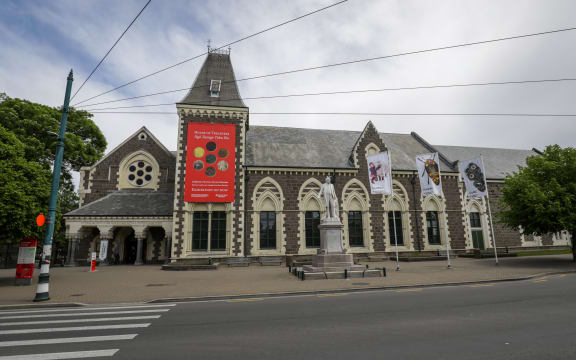 Covering of Maori exhibit after complaints